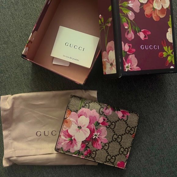 Gucci Supreme Blooms in Antique Floral & Monogram Print - Picture 1 of 7